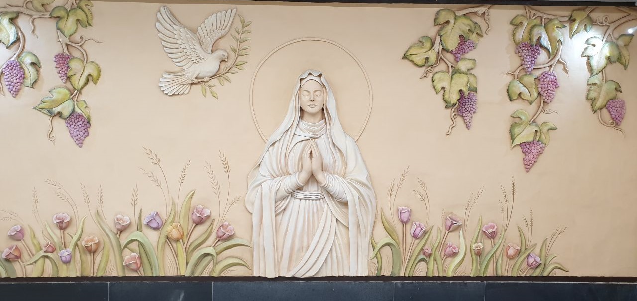 احترام به دین مسیحیت در عناصر و المانهای ایستگاه متروی «مریم مقدس»