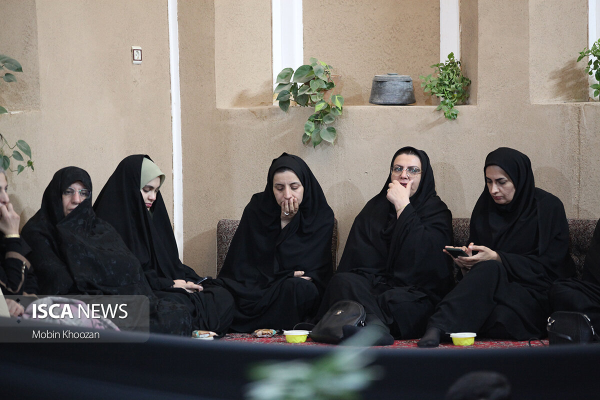 مراسم روضهخوانی حضرت زهرا (س) در خانه تشکلهای مردم نهاد یزد مراسم روضهخوانی حضرت زهرا (س) در خانه تشکلهای مردم نهاد یزد