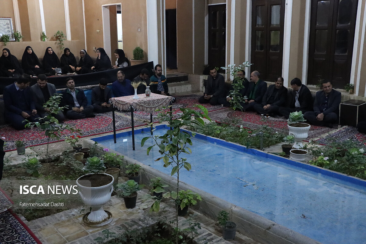 مراسم روضهخوانی حضرت زهرا (س) در خانه تشکلهای مردم نهاد یزد مراسم روضهخوانی حضرت زهرا (س) در خانه تشکلهای مردم نهاد یزد