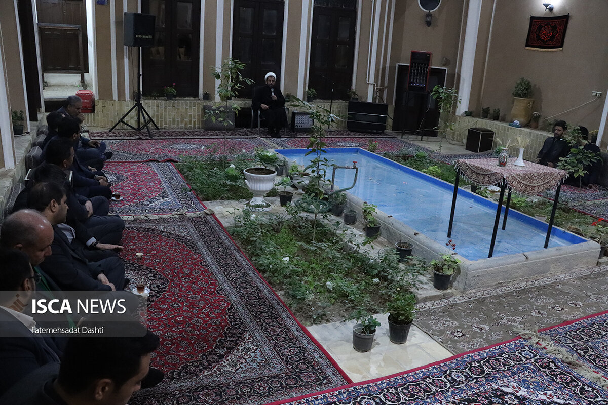 مراسم روضهخوانی حضرت زهرا (س) در خانه تشکلهای مردم نهاد یزد مراسم روضهخوانی حضرت زهرا (س) در خانه تشکلهای مردم نهاد یزد