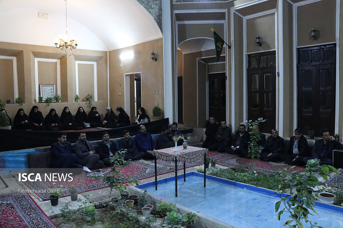 مراسم روضهخوانی حضرت زهرا (س) در خانه تشکلهای مردم نهاد یزد مراسم روضهخوانی حضرت زهرا (س) در خانه تشکلهای مردم نهاد یزد