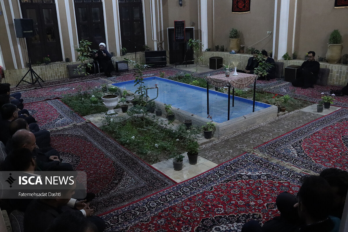 مراسم روضهخوانی حضرت زهرا (س) در خانه تشکلهای مردم نهاد یزد مراسم روضهخوانی حضرت زهرا (س) در خانه تشکلهای مردم نهاد یزد