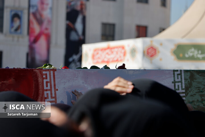 تشییع پیکر مطهر ۱۳ شهید گمنام دوران دفاع مقدس در مشهد