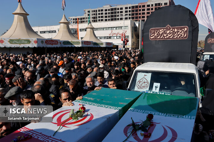 تشییع پیکر مطهر ۱۳ شهید گمنام دوران دفاع مقدس در مشهد