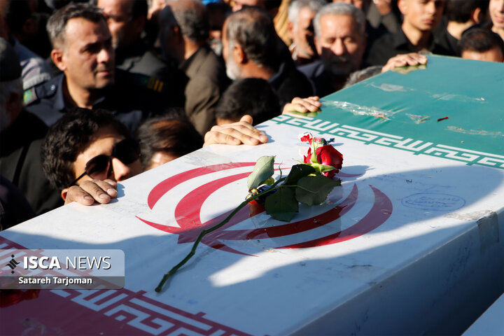 تشییع پیکر مطهر ۱۳ شهید گمنام دوران دفاع مقدس در مشهد