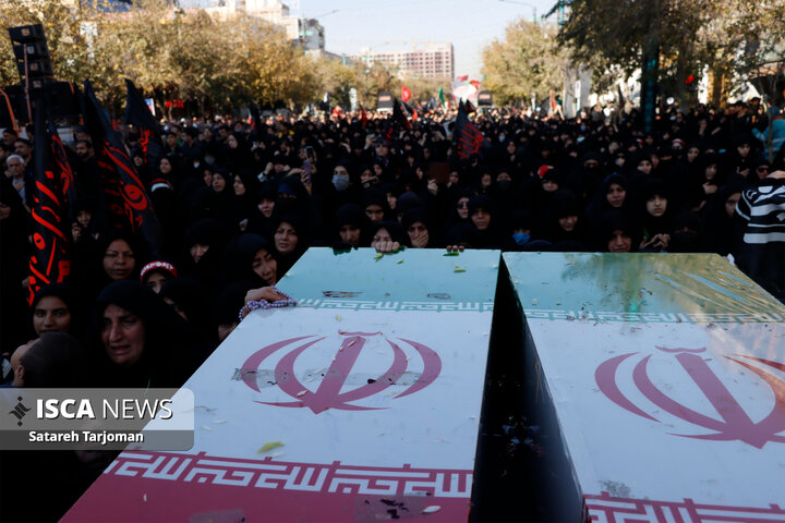 تشییع پیکر مطهر ۱۳ شهید گمنام دوران دفاع مقدس در مشهد