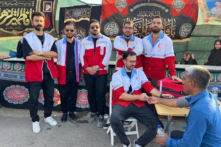 خدمت‌رسانی کانون هلال‌احمر دانشگاه آزاد بندرعباس در مراسم سالروز شهادت حضرت زهرا(س)  