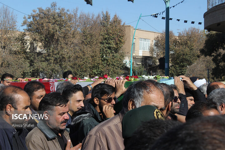 تشییع شهدای گمنام استان یزد با حضور مردم