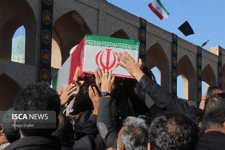 تشییع شهدای گمنام استان یزد با حضور مردم