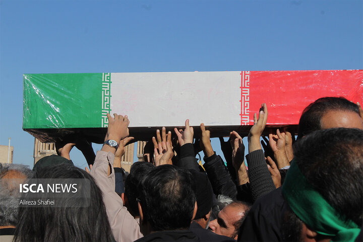 تشییع شهدای گمنام استان یزد با حضور مردم