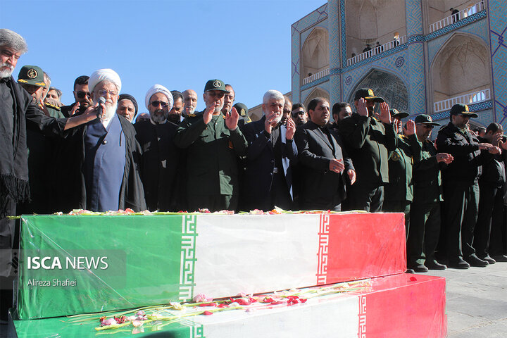 تشییع شهدای گمنام استان یزد با حضور مردم