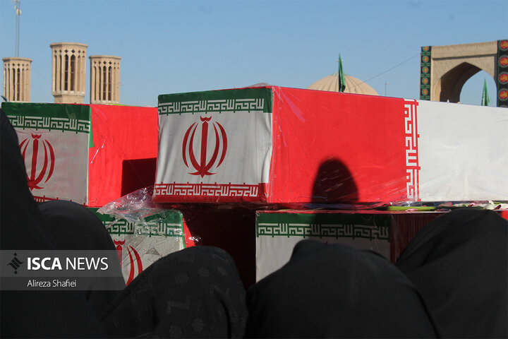 تشییع شهدای گمنام استان یزد با حضور مردم