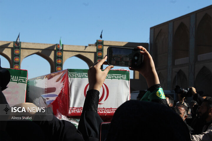 تشییع شهدای گمنام استان یزد با حضور مردم