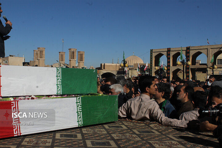 تشییع شهدای گمنام استان یزد با حضور مردم