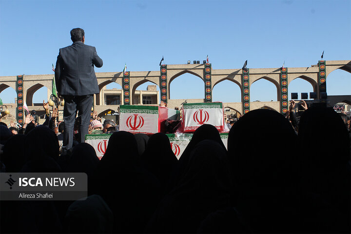 تشییع شهدای گمنام استان یزد با حضور مردم