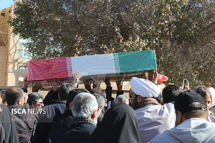 تشییع شهدای گمنام استان یزد با حضور مردم