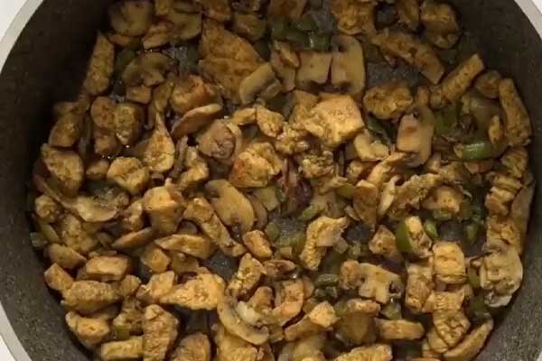 آموزش آشپزی/ طرز تهیه اسنک مرغ و قارچ بسیار فوری و آسان