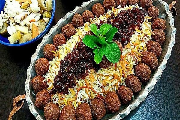 آموزش آشپزی / طرز تهیه رشته‌پلو یلدایی ؛ غذای نمادینِ گره‌زدن به خیر و برکت