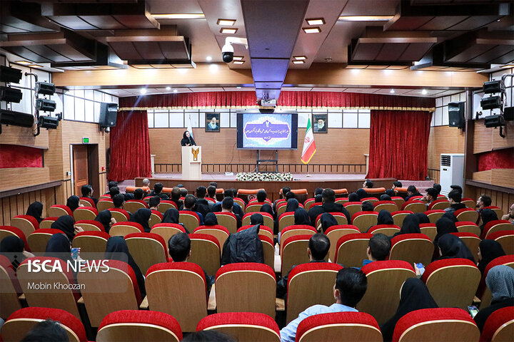 آیین تکریم و معارفه دبیران انجمن‌های علمی در دانشگاه آزاد اسلامی  یزد