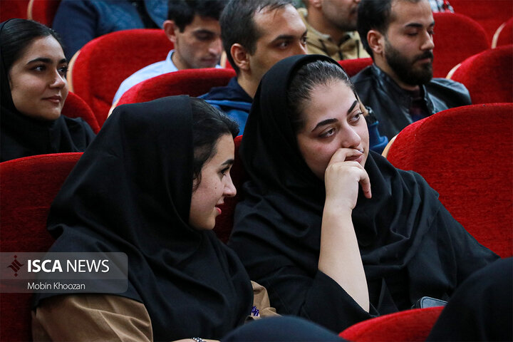 آیین تکریم و معارفه دبیران انجمن‌های علمی در دانشگاه آزاد اسلامی  یزد