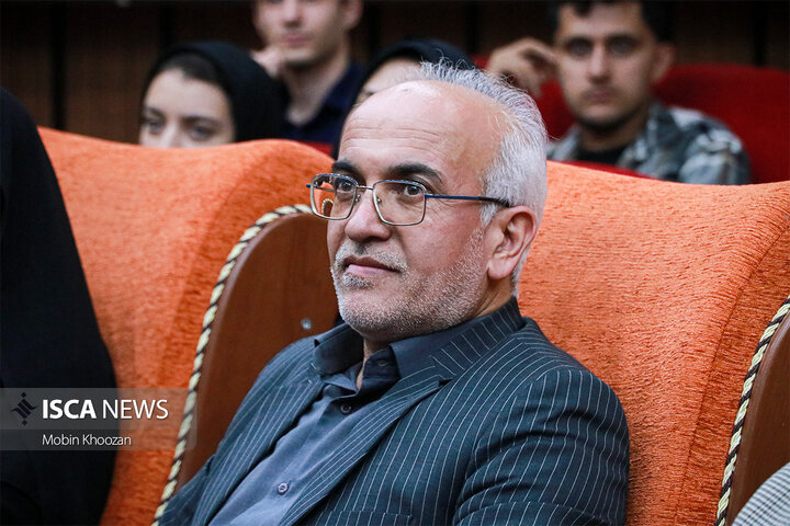 آیین تکریم و معارفه دبیران انجمن‌های علمی در دانشگاه آزاد اسلامی  یزد