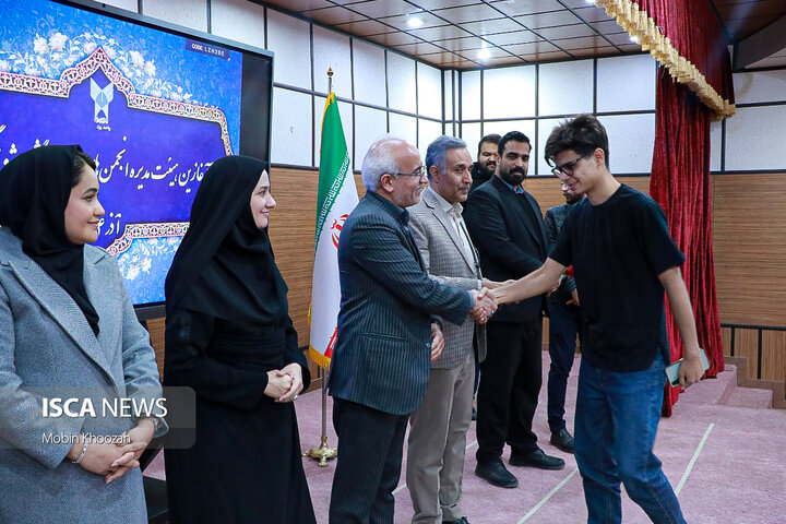 آیین تکریم و معارفه دبیران انجمن‌های علمی در دانشگاه آزاد اسلامی  یزد