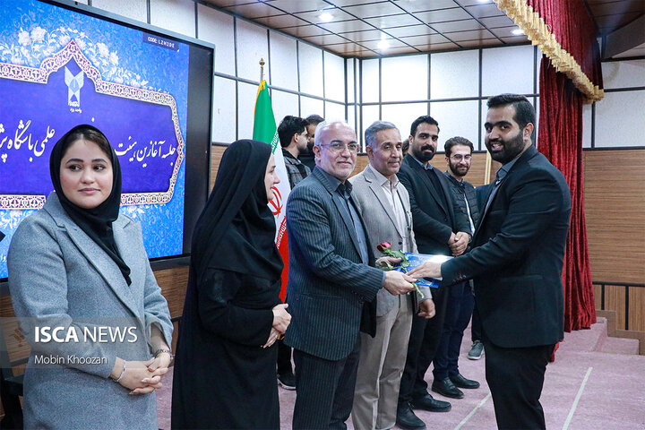 آیین تکریم و معارفه دبیران انجمن‌های علمی در دانشگاه آزاد اسلامی  یزد