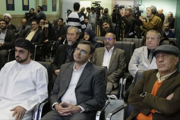 نمایندگان سازمان‌های بین‌المللی از نمایشگاه «ایستادگی برای ایران» دیدار کردند