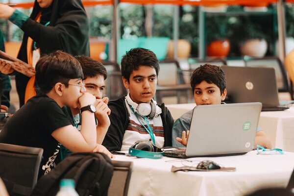 دانشگاه‌ها هنوز در دهه‌های گذشته‌اند؛ نسل Z آماده تغییر است