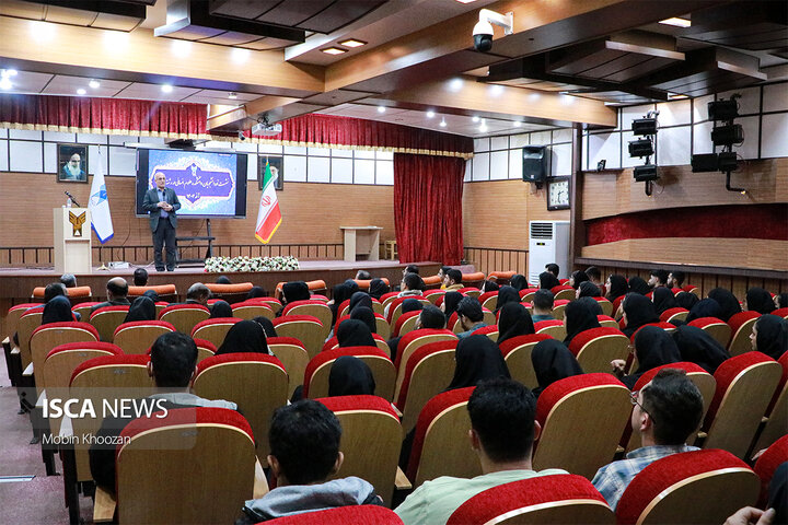 نشست آشنایی نودانشجویان رشته حقوق در دانشگاه آزاد اسلامی یزد