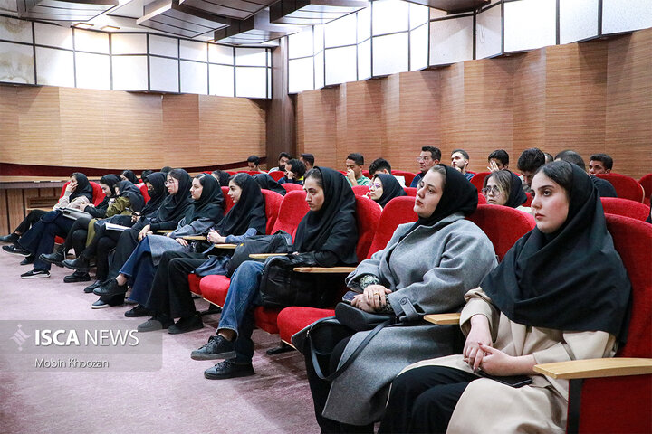 نشست آشنایی نودانشجویان رشته حقوق در دانشگاه آزاد اسلامی یزد
