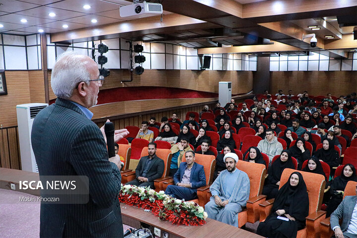 نشست آشنایی نودانشجویان رشته حقوق در دانشگاه آزاد اسلامی یزد