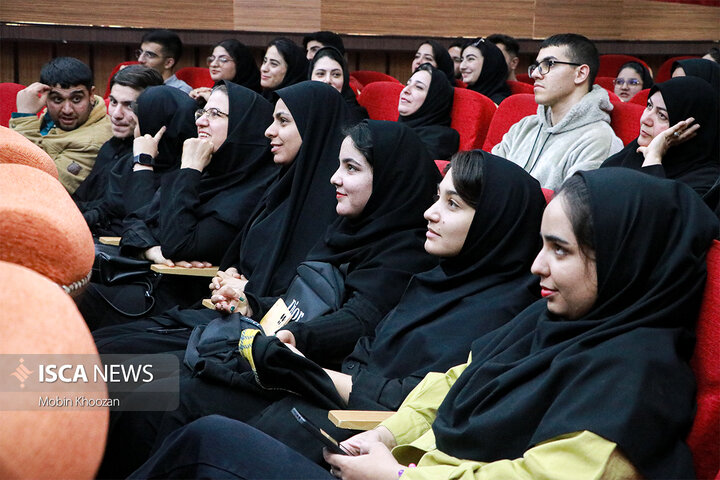 نشست آشنایی نودانشجویان رشته حقوق در دانشگاه آزاد اسلامی یزد