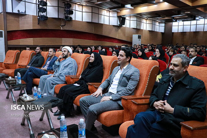 نشست آشنایی نودانشجویان رشته حقوق در دانشگاه آزاد اسلامی یزد