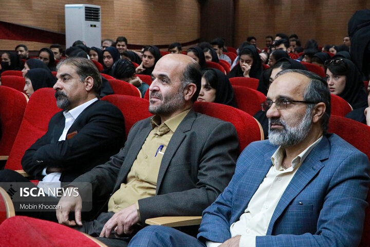 نشست آشنایی نودانشجویان رشته حقوق در دانشگاه آزاد اسلامی یزد