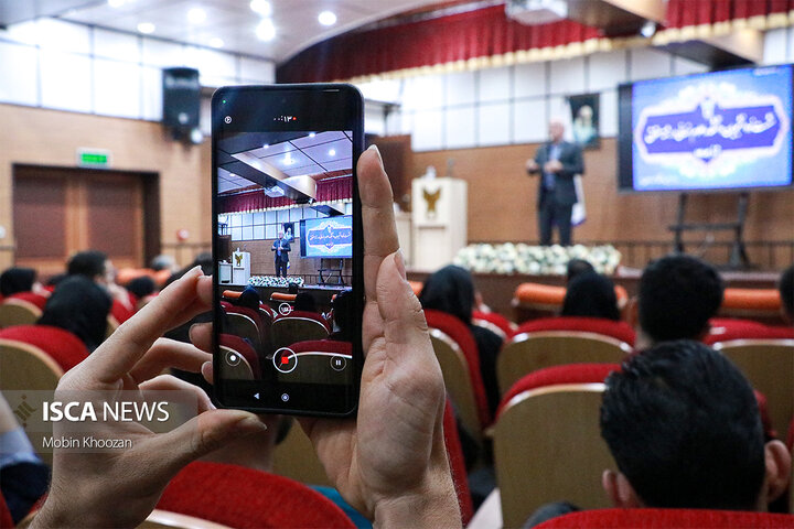 نشست آشنایی نودانشجویان رشته حقوق در دانشگاه آزاد اسلامی یزد