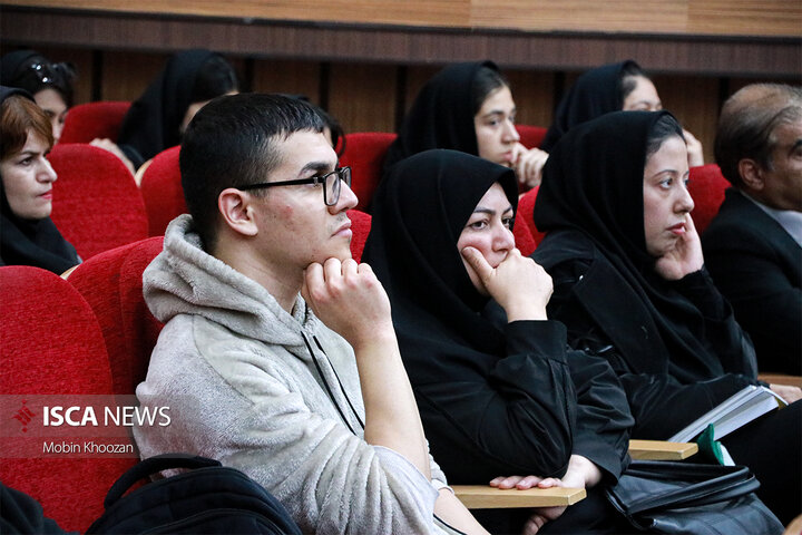 نشست آشنایی نودانشجویان رشته حقوق در دانشگاه آزاد اسلامی یزد