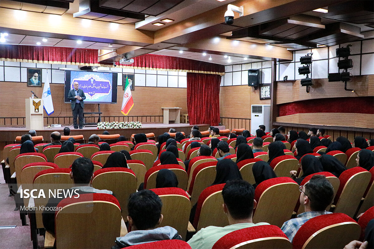 نشست آشنایی نودانشجویان رشته حقوق در دانشگاه آزاد اسلامی یزد برگزار شد