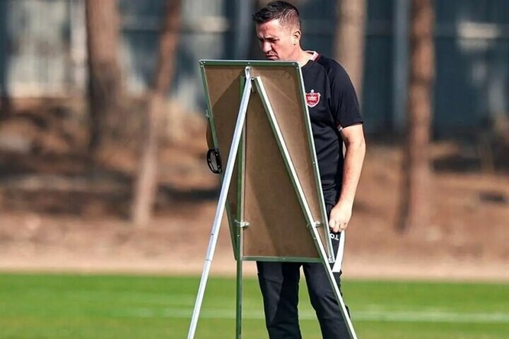 ​سرمربی پرسپولیس چه زمانی به باشگاه لیست خرید می‌دهد؟