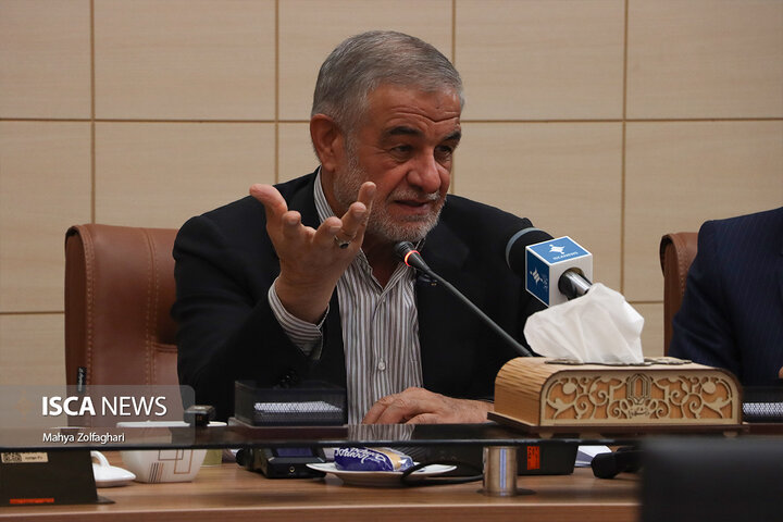 نشست چهار ساعته رئیس مجمع نمایندگان استان یزد با دانشجویان و تشکل‌های دانشجویی