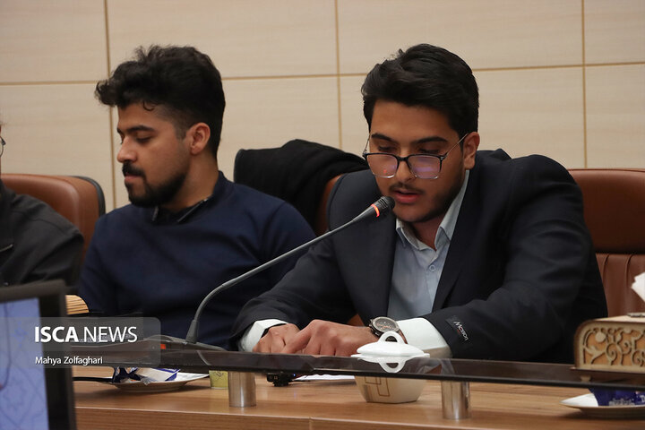 نشست چهار ساعته رئیس مجمع نمایندگان استان یزد با دانشجویان و تشکل‌های دانشجویی