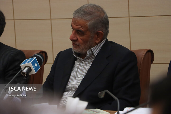 نشست چهار ساعته رئیس مجمع نمایندگان استان یزد با دانشجویان و تشکل‌های دانشجویی