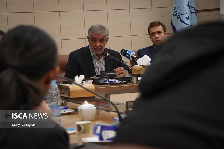 نشست چهار ساعته رئیس مجمع نمایندگان استان یزد با دانشجویان و تشکل‌های دانشجویی