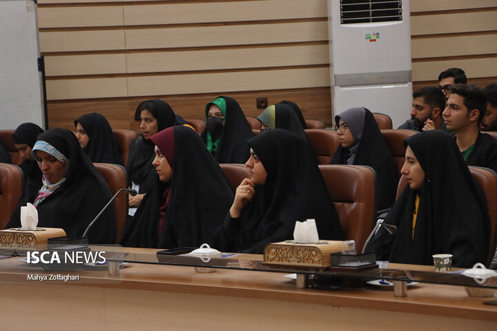 نشست چهار ساعته رئیس مجمع نمایندگان استان یزد با دانشجویان و تشکل‌های دانشجویی