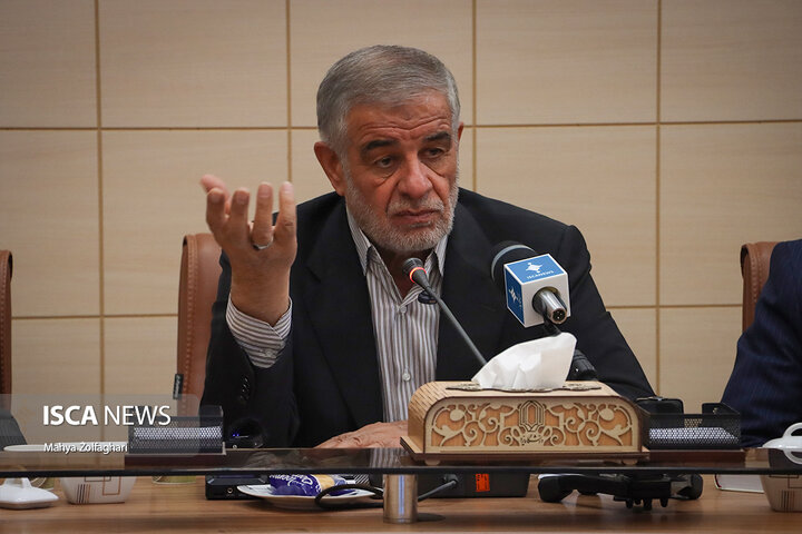 نشست چهار ساعته رئیس مجمع نمایندگان استان یزد با دانشجویان و تشکل‌های دانشجویی