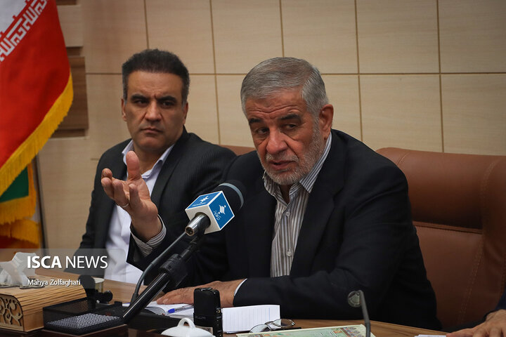 نشست چهار ساعته رئیس مجمع نمایندگان استان یزد با دانشجویان و تشکل‌های دانشجویی