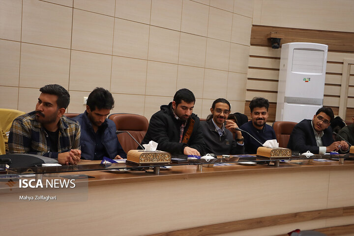 نشست چهار ساعته رئیس مجمع نمایندگان استان یزد با دانشجویان و تشکل‌های دانشجویی