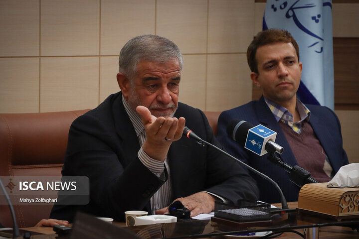 نشست چهار ساعته رئیس مجمع نمایندگان استان یزد با دانشجویان و تشکل‌های دانشجویی