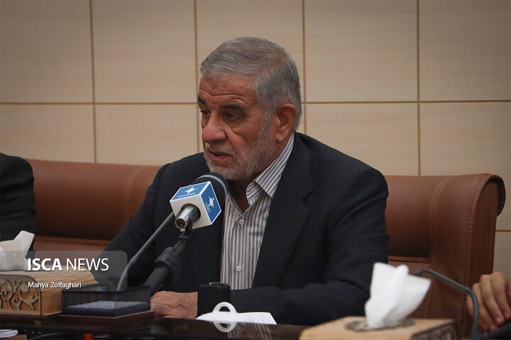 نشست چهار ساعته رئیس مجمع نمایندگان استان یزد با دانشجویان و تشکل‌های دانشجویی