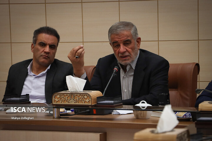 نشست چهار ساعته رئیس مجمع نمایندگان استان یزد با دانشجویان و تشکل‌های دانشجویی